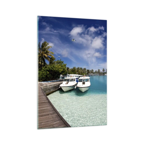 Obraz na szkle - Pomost nad turkusowym morzem z łodziami i palmami - 70x100cm - A jednak raj istnieje - Nowoczesna dekoracja ścienna do salonu i sypialni ARTTOR