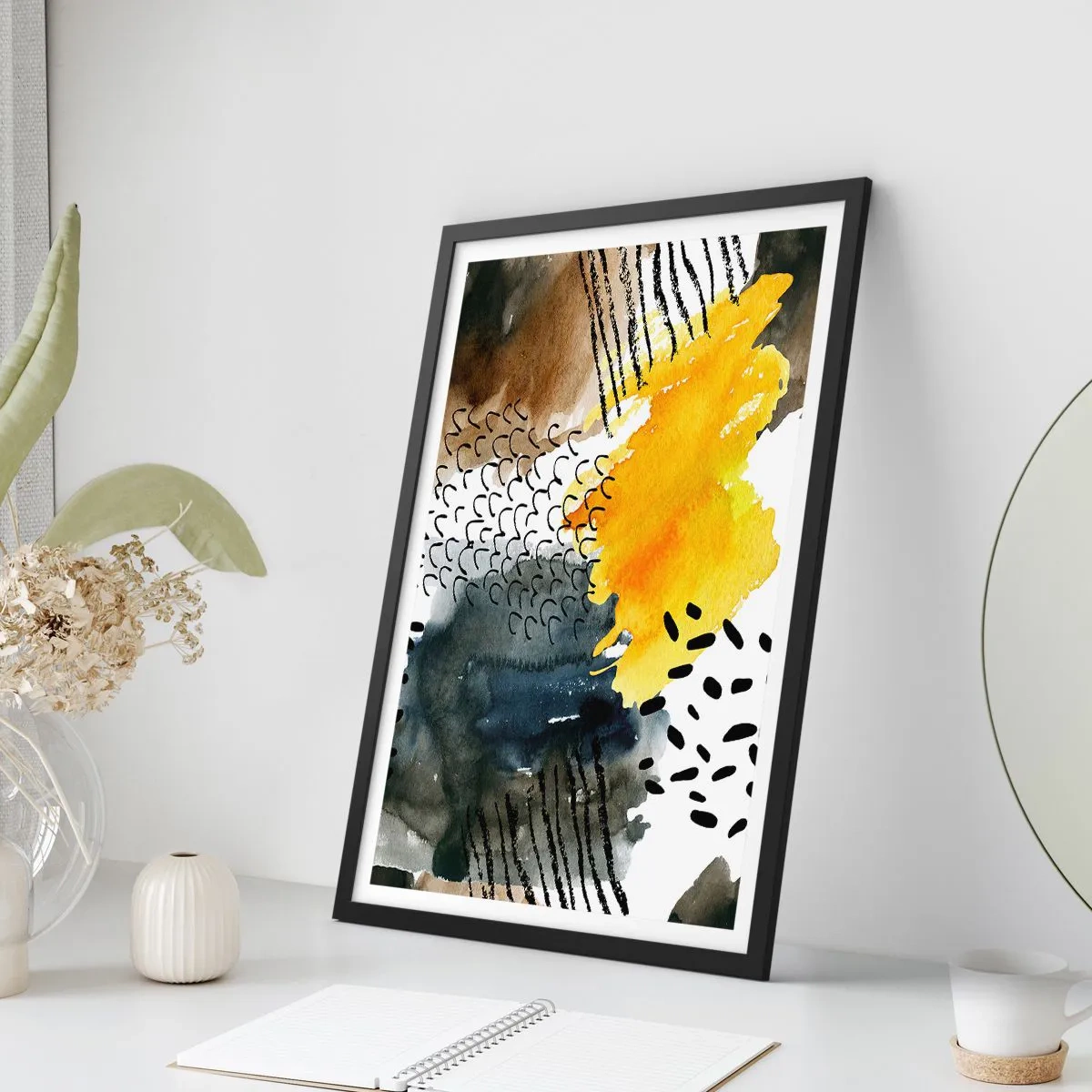 Plakat w czarnej ramie - Abstrakcyjna kompozycja w odcieniach żółci i czerni - 50x70cm - Spotkanie żywiołów - Nowoczesna dekoracja ścienna do salonu i sypialni ARTTOR