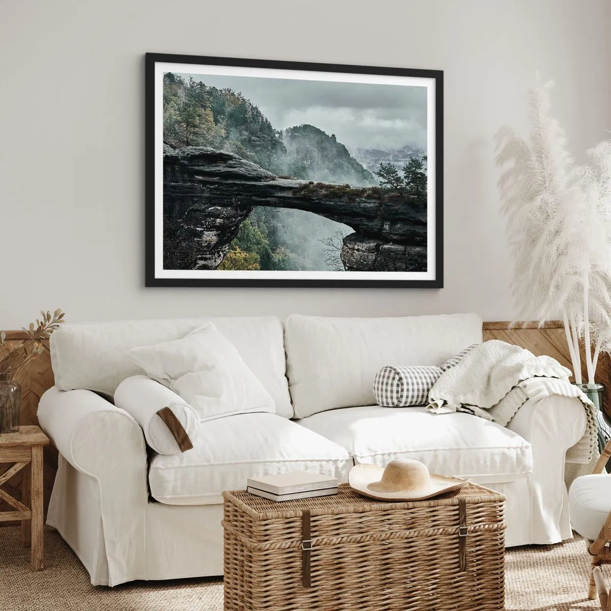Plakat w czarnej ramie - Kamienny łuk w otoczeniu mglistych gór i lasu - 100x70cm - Zaraz się zacznie przygoda - Nowoczesna dekoracja ścienna do salonu i sypialni ARTTOR