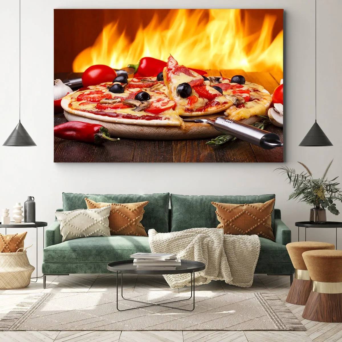 Obraz na płótnie - Pizza z oliwkami, pomidorami i papryką na tle płomieni - 70x50cm - From Italy with love - Nowoczesna dekoracja ścienna do salonu i sypialni ARTTOR
