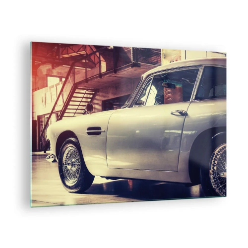 Obraz na szkle - Klasyczny samochód w eleganckim wnętrzu garażu - 70x50cm - Klasyka się nie starzeje - Nowoczesna dekoracja ścienna do salonu i sypialni ARTTOR