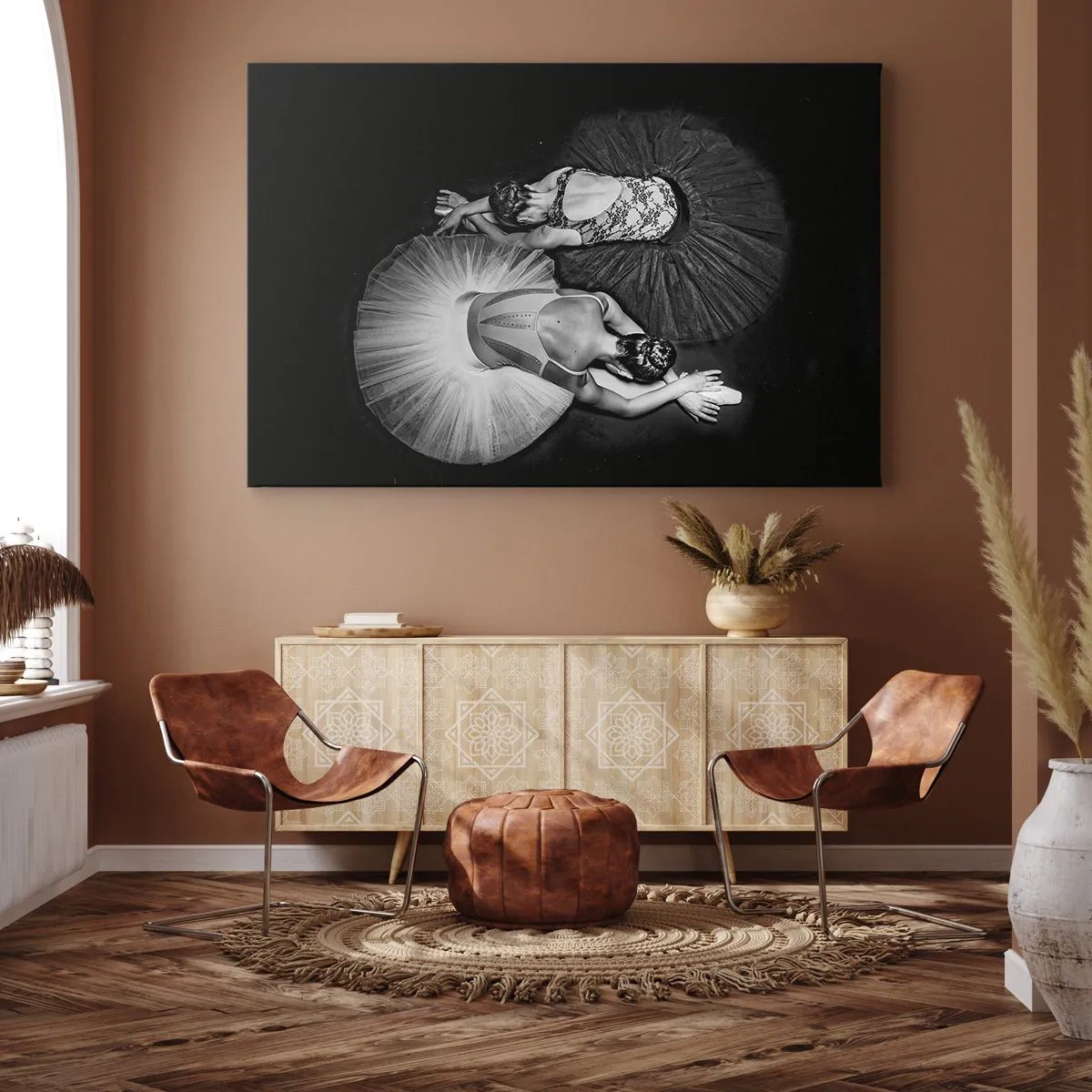 Obraz na płótnie - Czarno-biały obraz dwóch baletnic w dynamicznej pozie - 70x50cm - Jin i jang – idealna równowaga - Nowoczesna dekoracja ścienna do salonu i sypialni ARTTOR