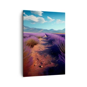 Obraz na płótnie - Lawendowe pola prowadzące ku górom pod błękitnym niebem - 50x70cm - Pachnące pola - Nowoczesna dekoracja ścienna do salonu, kuchni i sypialni ARTTOR