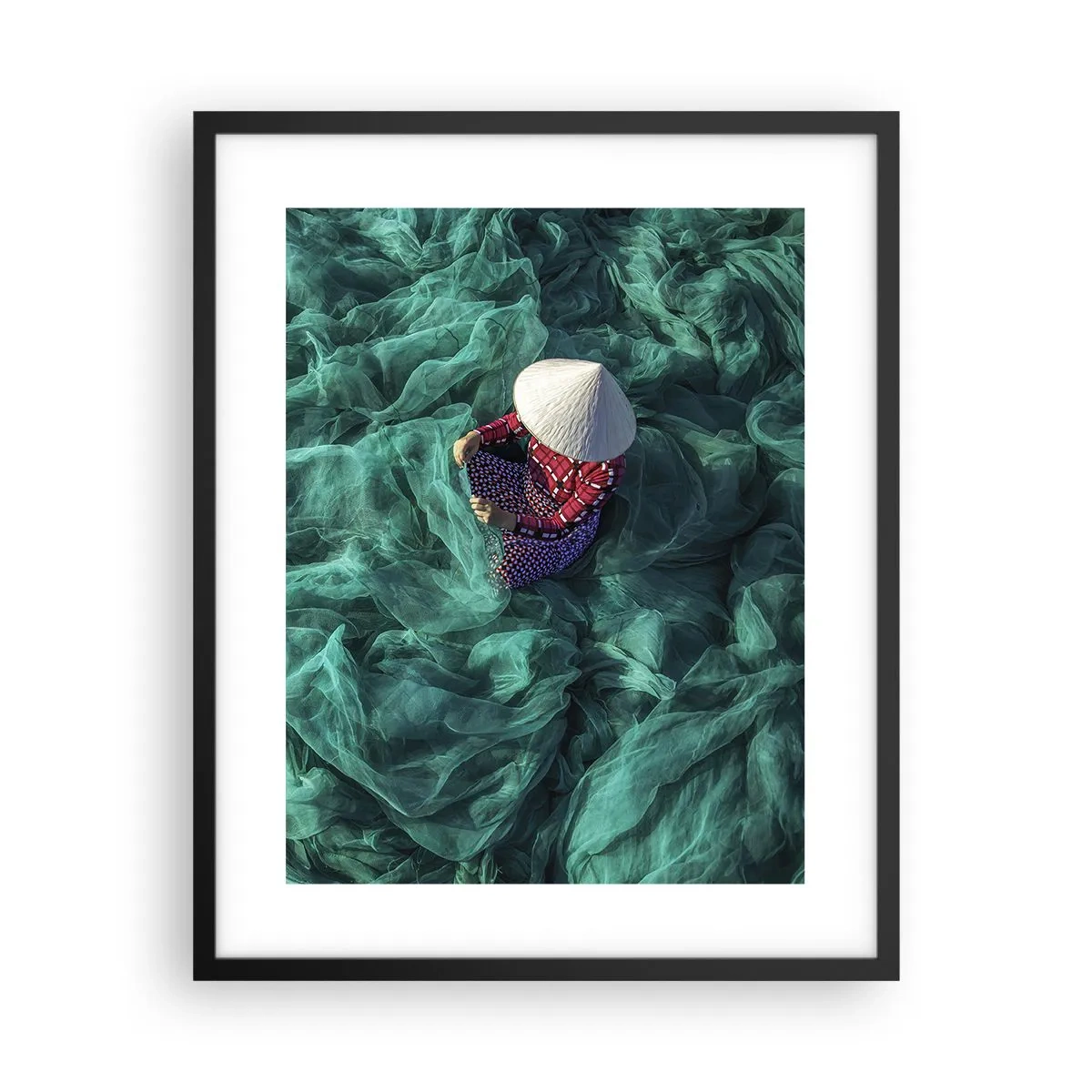 Plakat w czarnej ramie - W morzu sieci - 40x50 cm