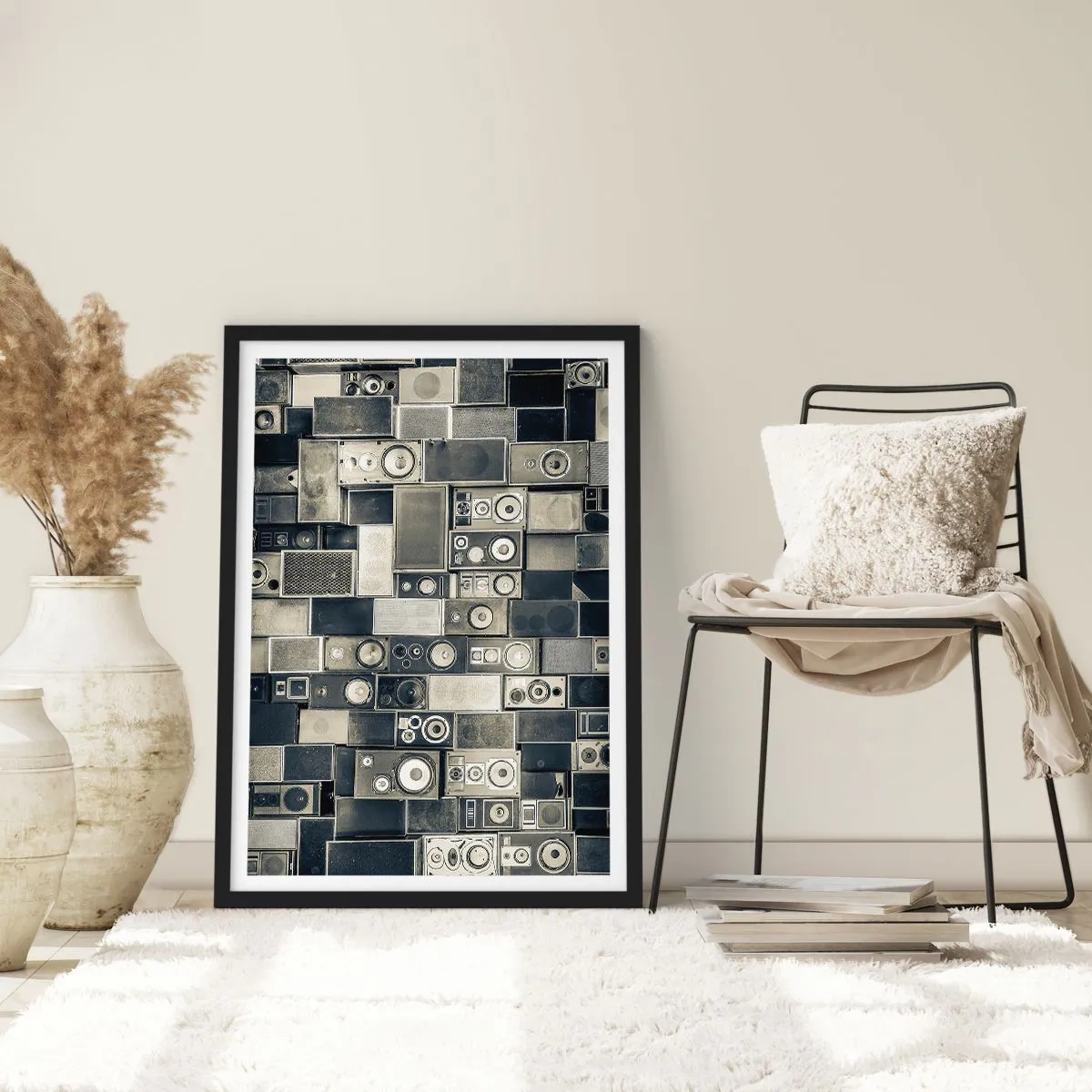 Plakat w czarnej ramie - Kolaż z głośników w odcieniach szarości - 50x70cm - I wszystko gra - Nowoczesna dekoracja ścienna do salonu i sypialni ARTTOR