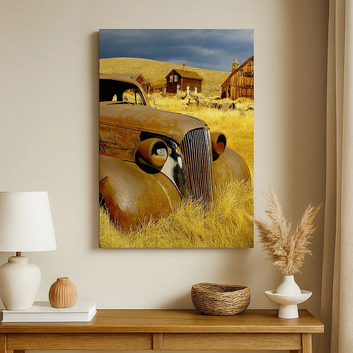 Obraz na płótnie - Porzucony zabytkowy samochód na tle opuszczonych budynków - 50x70cm - Zasłużony odpoczynek - Nowoczesna dekoracja ścienna do salonu, kuchni i sypialni ARTTOR