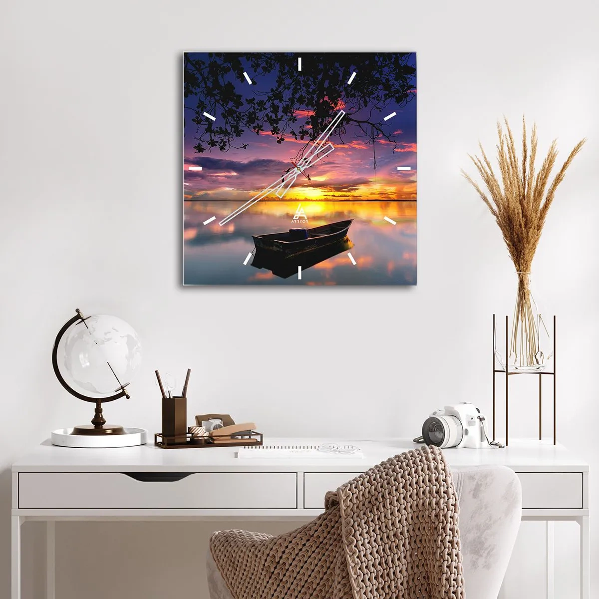 Zegar ścienny - "Zdajesz się wisieć w środku niebokręga…" - 30x30 cm
