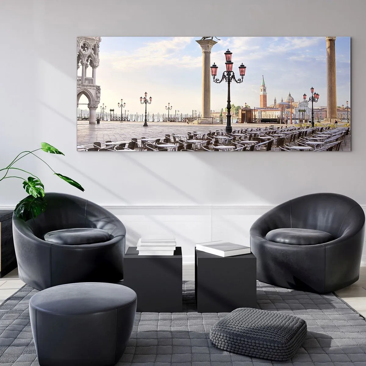 Obraz na szkle - Wenecja, widok na plac z kolumnami i ustawionymi stolikami kawiarni - 120x50cm - Zapraszamy, wszystko gotowe - Nowoczesna dekoracja ścienna do salonu i sypialni ARTTOR