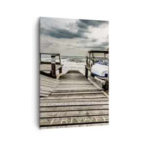 Obraz na płótnie - Drewniany pomost prowadzący na piaszczystą plażę pod zachmurzonym niebem - 70x100cm - Plaża północy - Nowoczesna dekoracja ścienna do salonu i sypialni ARTTOR