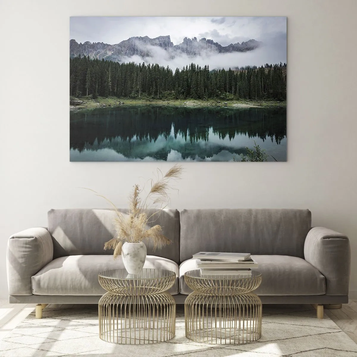 Obraz na szkle - Górski krajobraz z jeziorem i lasem odbijającym się w wodzie - 70x50cm - Cicho, cicho, nie budźmy wody spiącej… - Nowoczesna dekoracja ścienna do salonu i sypialni ARTTOR