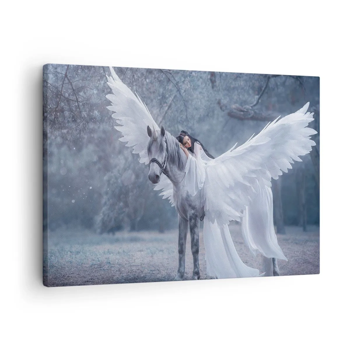 Obraz na płótnie - Kobieta na białym koniu ze skrzydłami w magicznym lesie - 70x50cm - Natchniona chwila - Nowoczesna dekoracja ścienna do salonu i sypialni ARTTOR