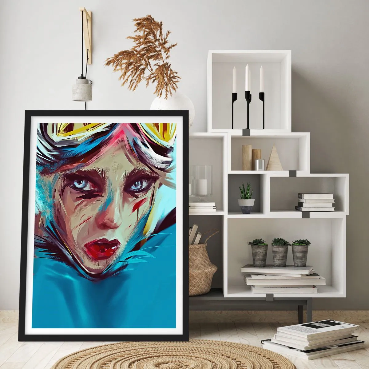 Plakat w czarnej ramie - Portret kobiety z intensywnym spojrzeniem i niebieskim tłem - 50x70cm - Wojowniczka szos - Nowoczesna dekoracja ścienna do salonu i sypialni ARTTOR