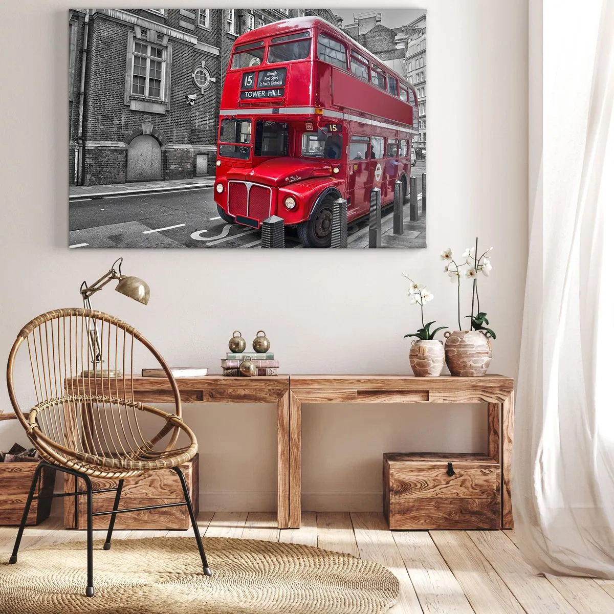 Obraz na płótnie - Czerwony autobus piętrowy w Londynie na tle klasycznej architektury - 70x50cm - Zawsze taki sam - Nowoczesna dekoracja ścienna do salonu i sypialni ARTTOR