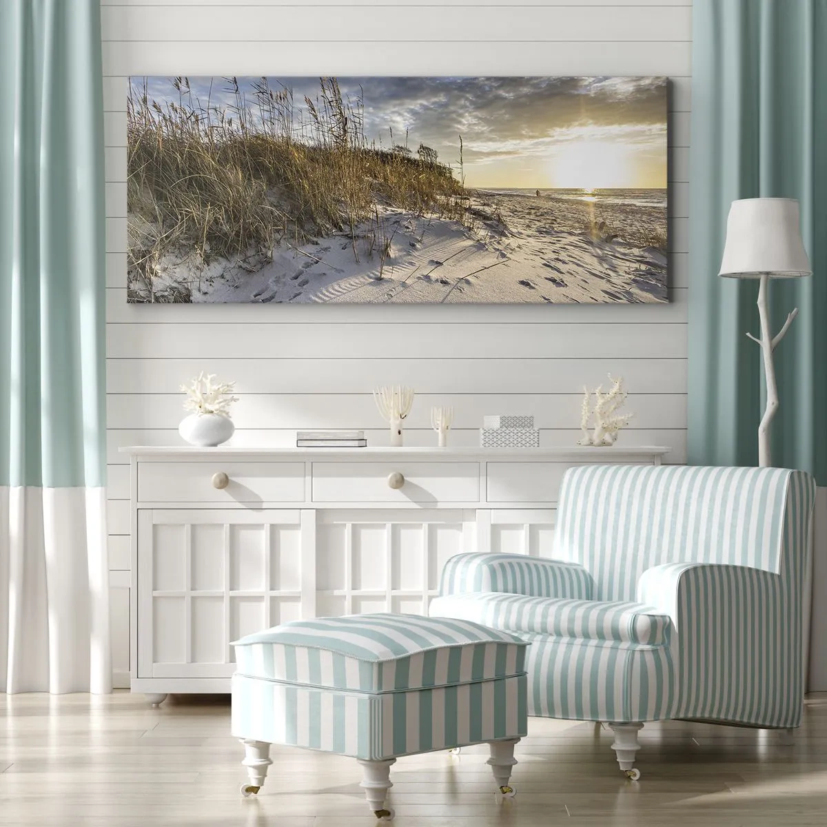 Obraz na płótnie - Wydmy z trawą i ślady na piasku przy zachodzie słońca - 160x50cm - Zaproszenie na spacer - Nowoczesna dekoracja ścienna do salonu i sypialni ARTTOR