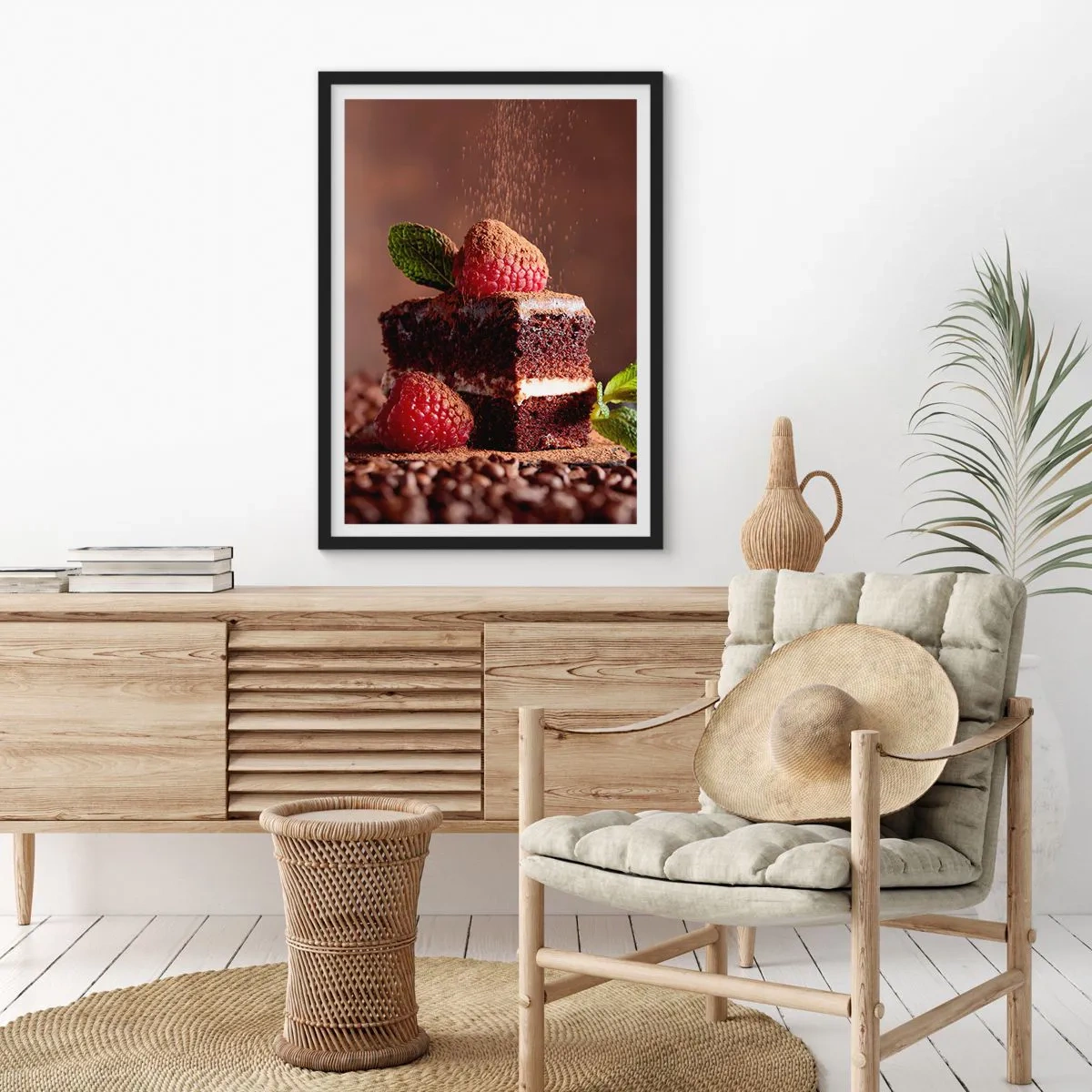 Plakat w czarnej ramie - Czekoladowe ciasto z malinami i posypką kakaową - 50x70cm - Życie jest słodkie - Nowoczesna dekoracja ścienna do salonu i sypialni ARTTOR