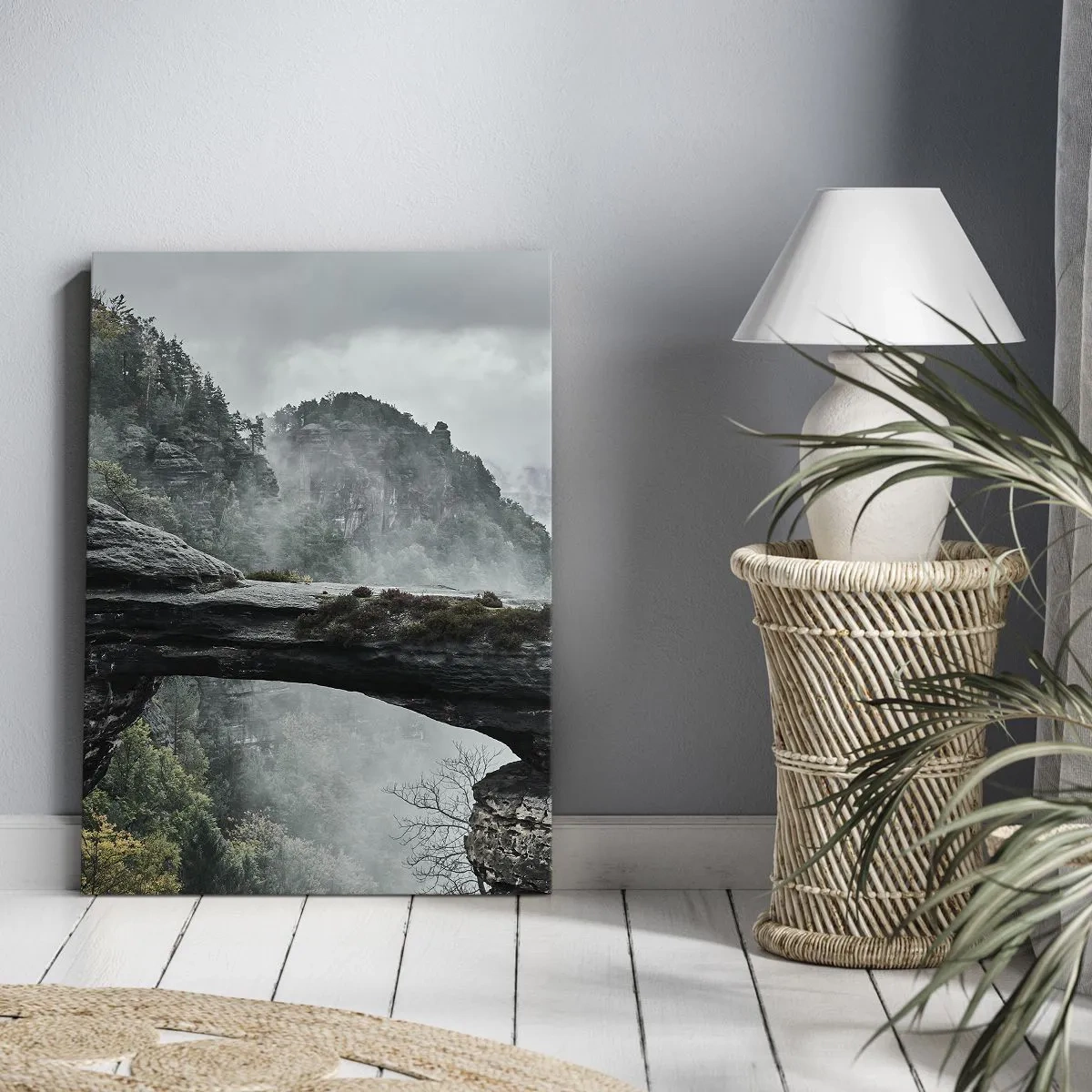 Obraz na płótnie - Kamienny łuk w otoczeniu mglistych gór i lasu - 80x120cm - Zaraz się zacznie przygoda - Nowoczesna dekoracja ścienna do salonu i sypialni ARTTOR