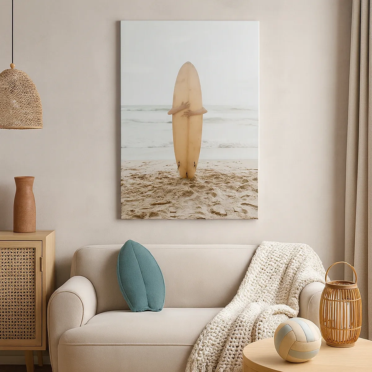 Obraz na płótnie - Osoba trzymająca deskę surfingową na tle oceanu - 50x70cm - Z miłości do fal - Nowoczesna dekoracja ścienna do salonu, kuchni i sypialni ARTTOR