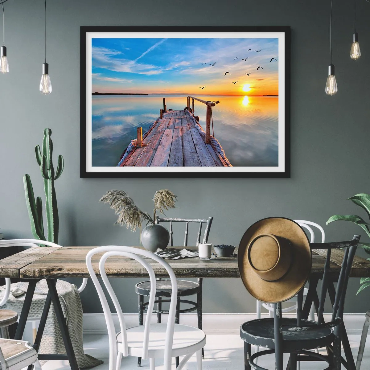 Plakat w czarnej ramie - Drewniane molo o zachodzie słońca na spokojnym jeziorze - 100x70cm - Iść przed siebie ku słońcu - Nowoczesna dekoracja ścienna do salonu i sypialni ARTTOR