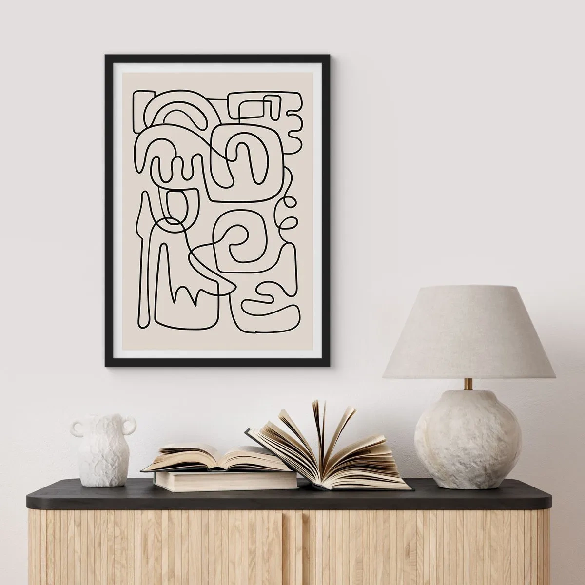 Plakat w czarnej ramie - Nowoczesna abstrakcja w formie czarnej linii na beżowym tle - 50x70cm - Po śladzie - Nowoczesna dekoracja ścienna do salonu i sypialni ARTTOR