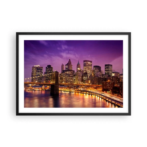 Plakat w czarnej ramie - Panorama miasta z mostem w świetle wieczornych świateł na tle fioletowego nieba - 70x50cm - Fioletowo-złoty Manhathann - Nowoczesna dekoracja ścienna do salonu i sypialni ARTTOR