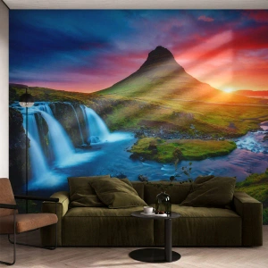 Fototapeta Premium Canvas - Malowniczy wodospad i góra o zachodzie słońca - 100x70cm - Islandia - ogień i woda - Nowoczesna dekoracja ścienna do salonu i sypialni ARTTOR