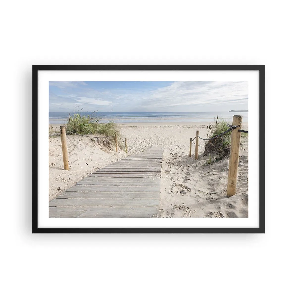 Plakat w czarnej ramie - Ścieżka z desek prowadząca na piaszczystą plażę - 70x50cm - Po horyzont - Nowoczesna dekoracja ścienna do salonu i sypialni ARTTOR
