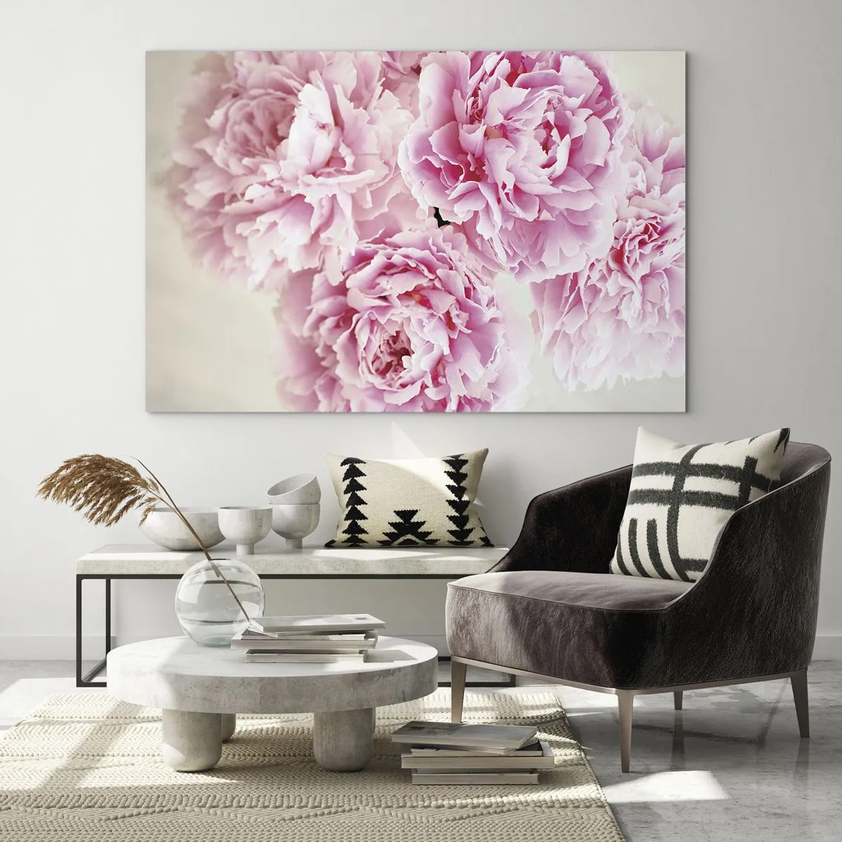 Obraz na szkle - Bukiet pełnych różowych piwonii na jasnym tle - 70x50cm - W różowym przepychu - Nowoczesna dekoracja ścienna do salonu i sypialni ARTTOR