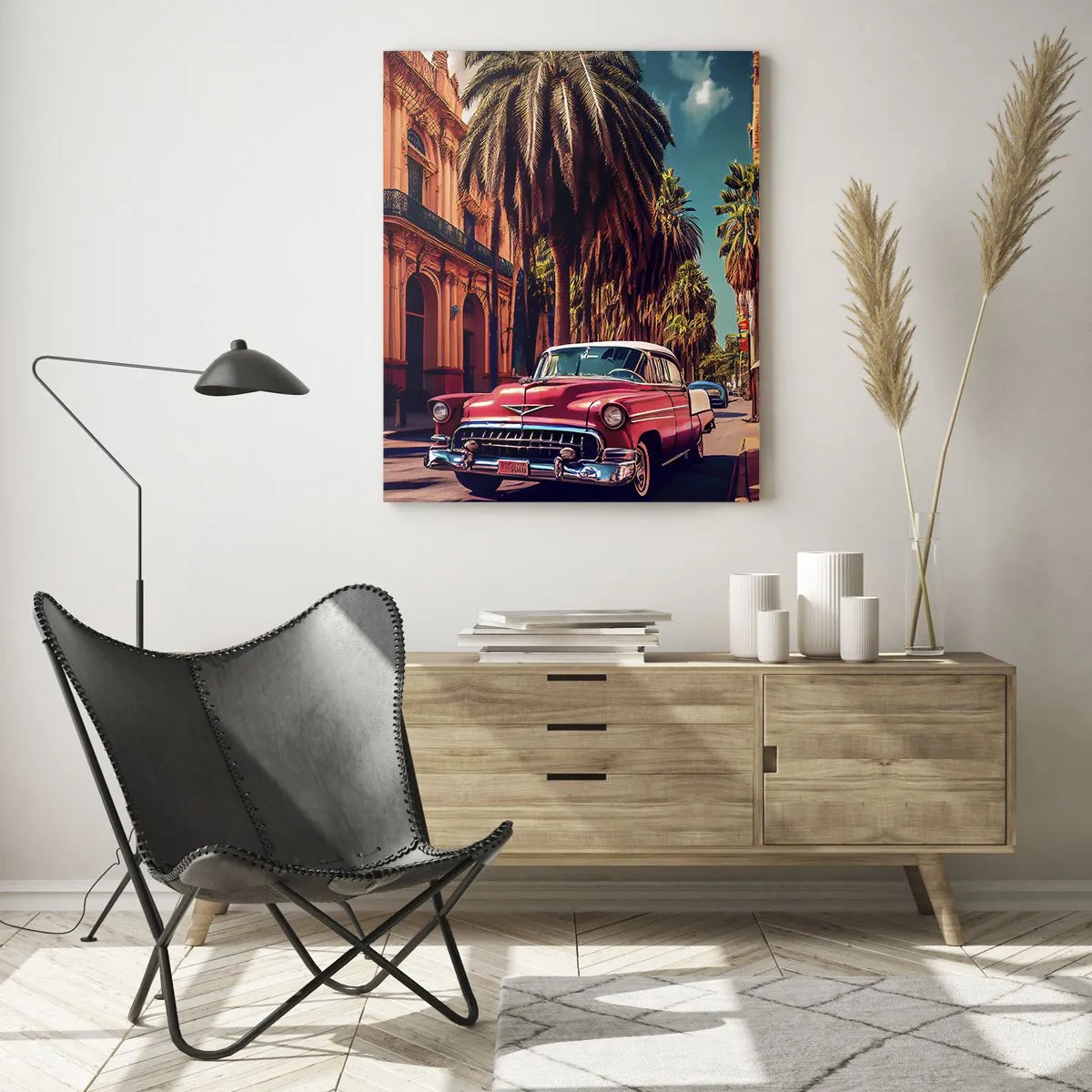 Obraz na szkle - Różowy klasyczny samochód na tle palm i kolonialnej architektury - 70x100cm - Wciąż jeszcze w Hawanie - Nowoczesna dekoracja ścienna do salonu i sypialni ARTTOR