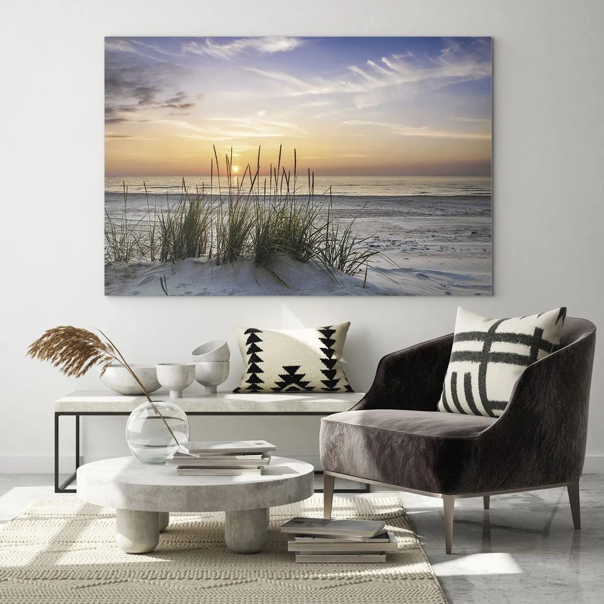 Obraz na szkle - Zachód słońca nad plażą z trawami - 70x50cm - Popatrz, pomyśl, poczuj - Nowoczesna dekoracja ścienna do salonu i sypialni ARTTOR