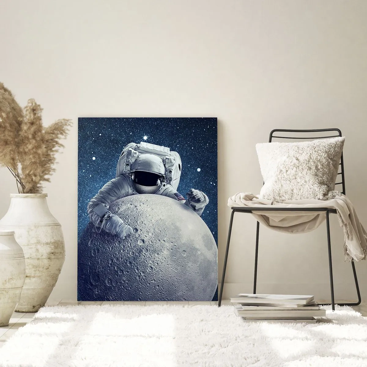 Obraz na szkle - Astronauta trzymający księżyc na tle rozgwieżdżonego nieba - 80x120cm - Kosmiczny żartowniś - Nowoczesna dekoracja ścienna do salonu i sypialni ARTTOR