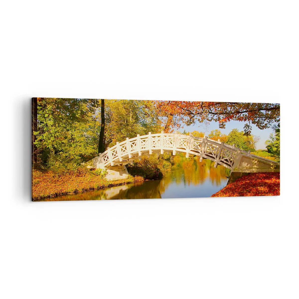 Obraz na płótnie - Mostek w parku otoczony jesiennymi liśćmi nad spokojną wodą - 140x50cm - Na białym mostku westchnień - Nowoczesna dekoracja ścienna do salonu i sypialni ARTTOR