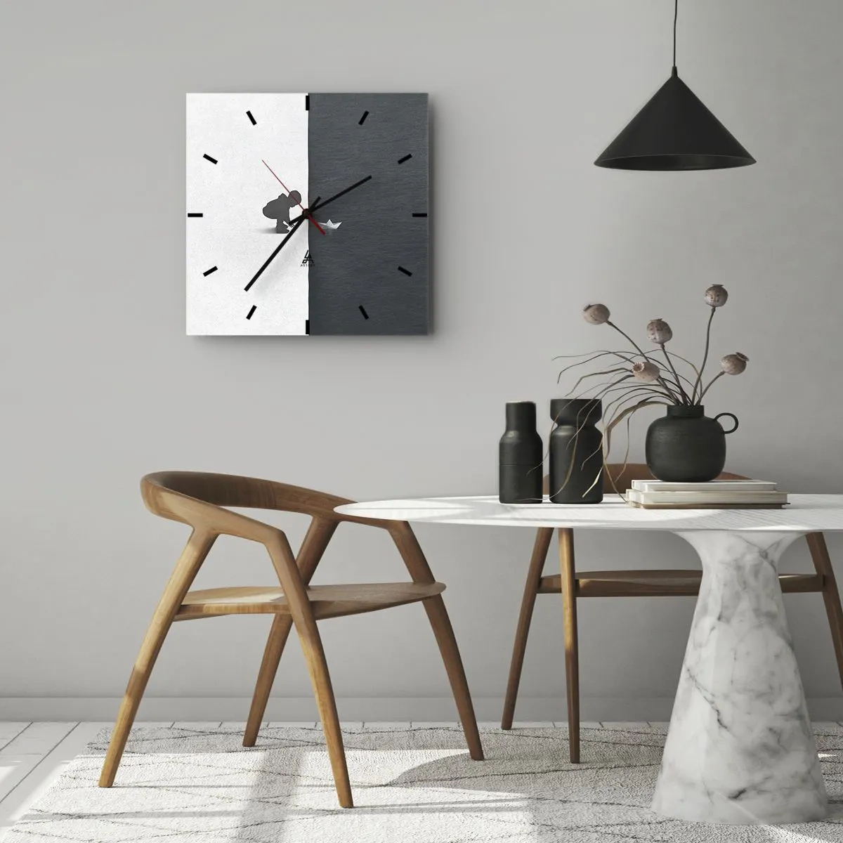 Zegar ścienny - Postać dziecka z papierową łódką na tle kontrastowych połówek - 30x30cm - Wielka wyprawa - Nowoczesna dekoracja ścienna do salonu i sypialni ARTTOR