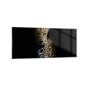Obraz na szkle - Leopard na ciemnym tle z intensywnym spojrzeniem - 120x50cm - Mroczne piękno - Nowoczesna dekoracja ścienna do salonu i sypialni ARTTOR