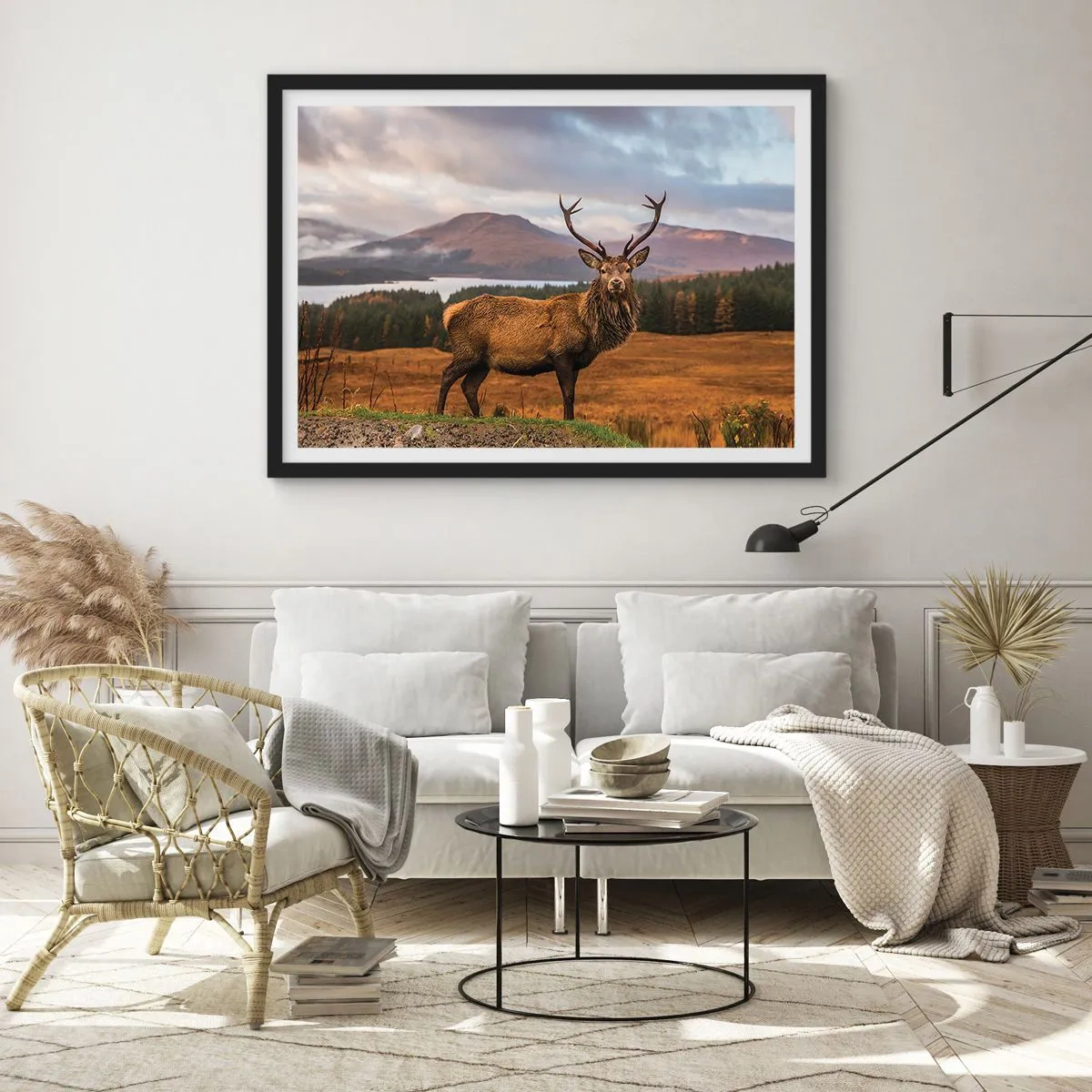 Plakat w czarnej ramie - Jeleń na tle górskiego krajobrazu z jeziorami i lasem - 100x70cm - Majestat natury - Nowoczesna dekoracja ścienna do salonu i sypialni ARTTOR