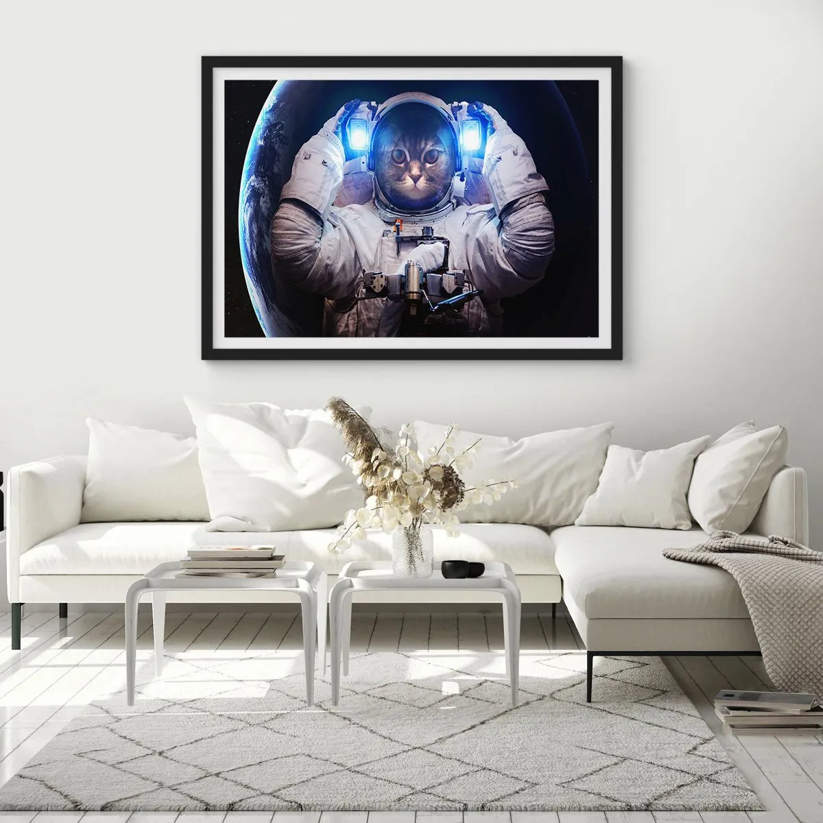 Plakat w czarnej ramie - Kot w stroju astronauty z Ziemią w tle i jasnym światłem - 70x50cm - Houston, macie problem - Nowoczesna dekoracja ścienna do salonu i sypialni ARTTOR
