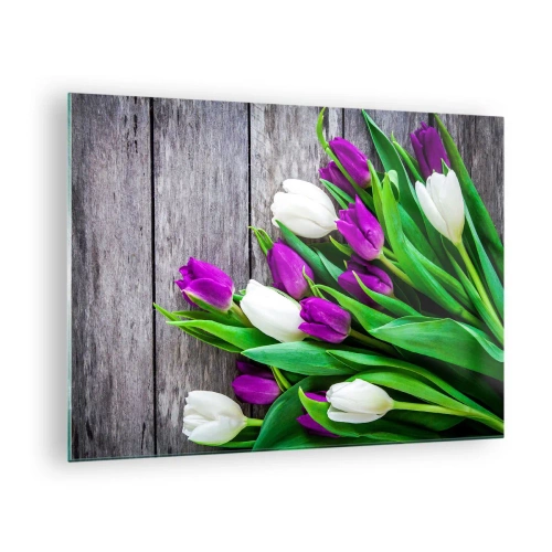 Obraz na szkle - Bukiet fioletowych i białych tulipanów na drewnianym tle - 70x50cm - W dniu wiosennego święta - Nowoczesna dekoracja ścienna do salonu i sypialni ARTTOR