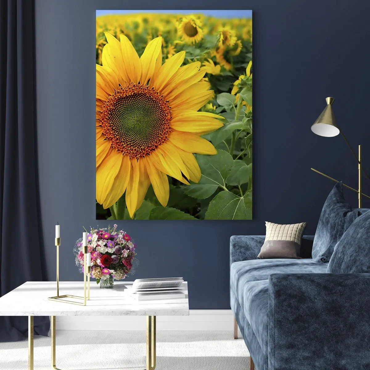 Obraz na szkle - Pole słoneczników w pełnym rozkwicie pod błękitnym niebem - 50x70cm - Rozgorzały setki słońc - Nowoczesna dekoracja ścienna do salonu, kuchni i sypialni ARTTOR