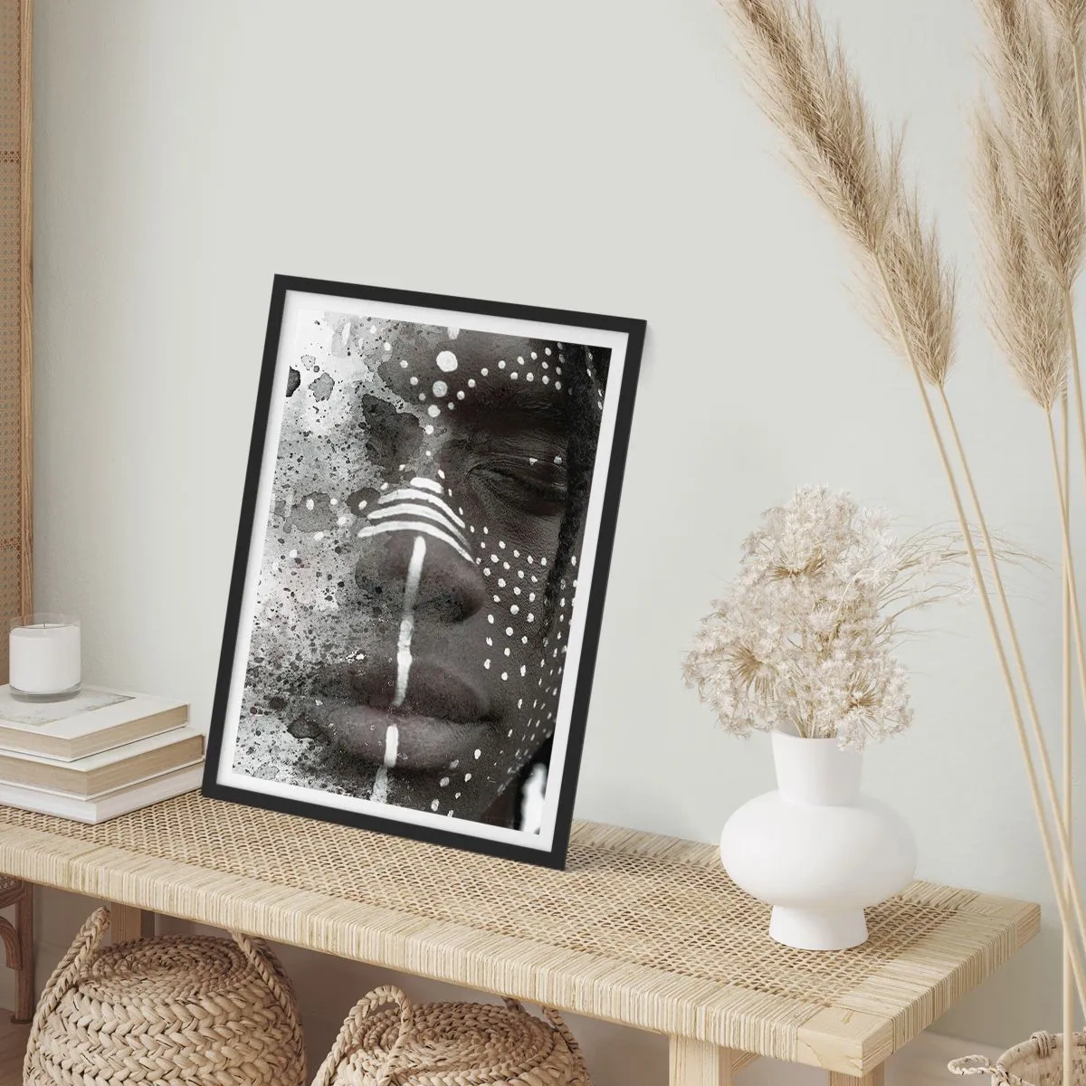 Plakat w czarnej ramie - Abstrakcyjny portret z biało-czarnymi wzorami na twarzy - 50x70cm - Odkryj pierwotnego ducha - Nowoczesna dekoracja ścienna do salonu i sypialni ARTTOR