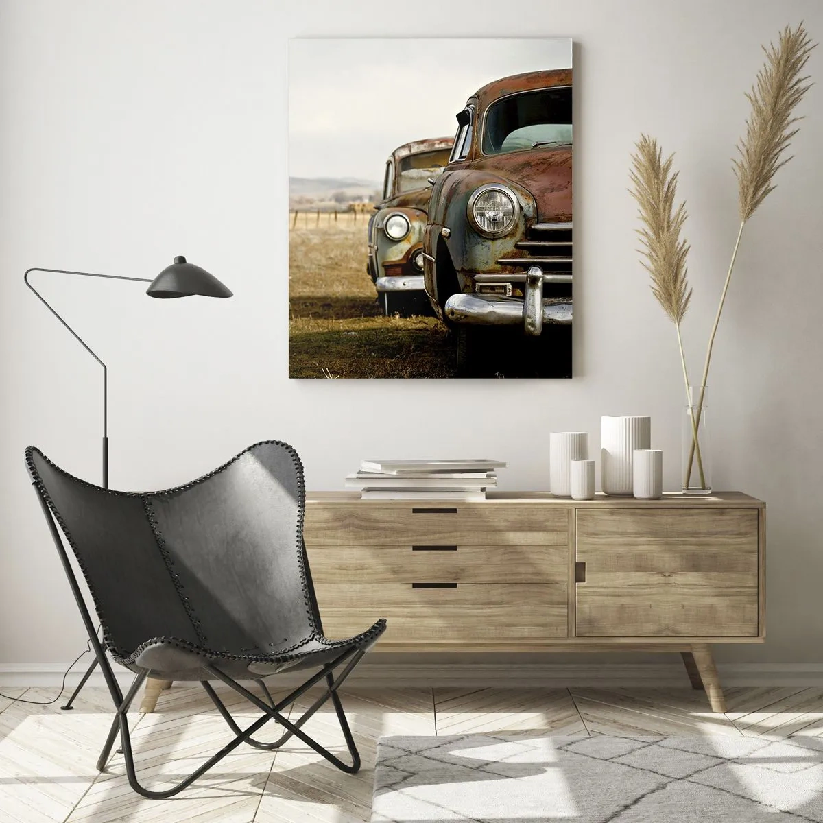 Obraz na szkle - Zabytkowe samochody na wiejskiej drodze - 50x70cm - Zasłużony odpoczynek - Nowoczesna dekoracja ścienna do salonu, kuchni i sypialni ARTTOR