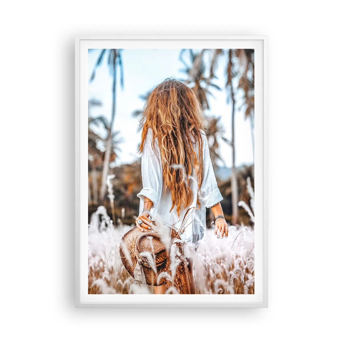 Plakat w białej ramie - Zrodzona z puchu traw - 70x100 cm