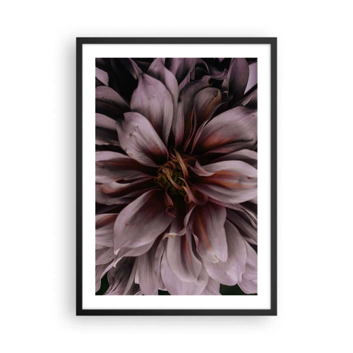Plakat w czarnej ramie - Detale ciemnoróżowego kwiatu w zbliżeniu - 50x70cm - Kwietne serce - Nowoczesna dekoracja ścienna do salonu i sypialni ARTTOR