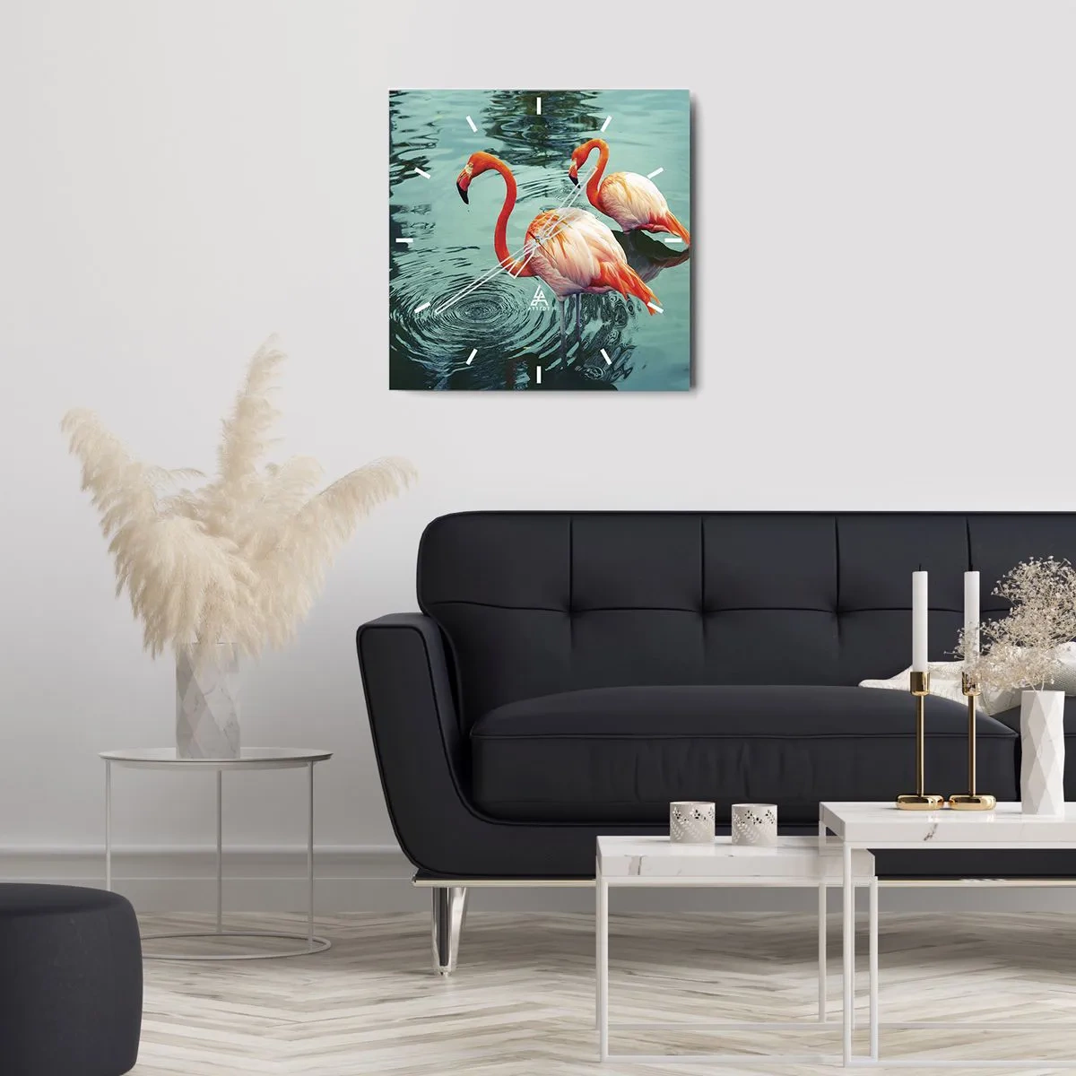 Zegar ścienny - Dwa flamingi w spokojnej wodzie odbijające otoczenie - 30x30cm - Jesteśmy teraz w modzie - Nowoczesna dekoracja ścienna do salonu i sypialni ARTTOR