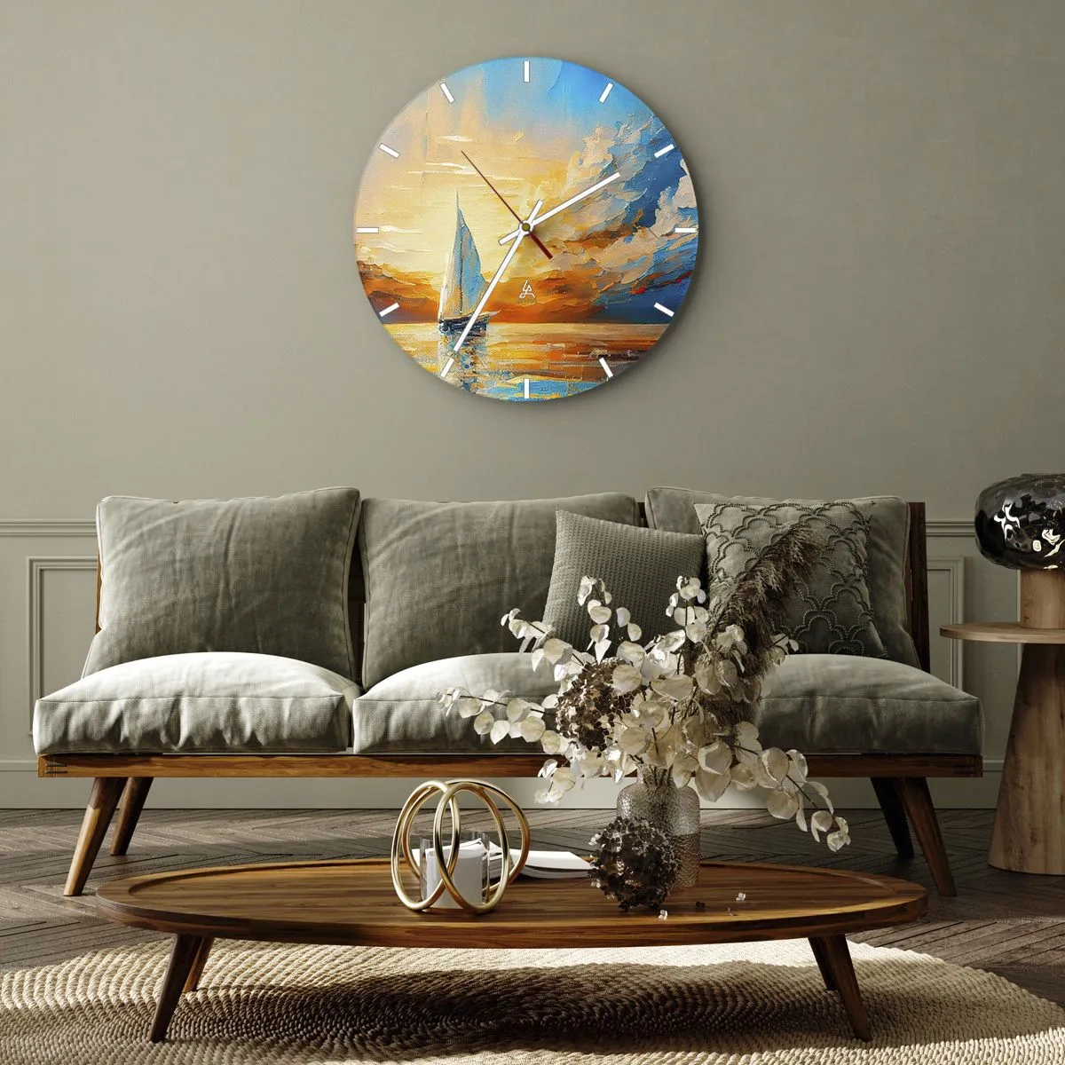 Zegar ścienny - Żaglówka na tle złocistego zachodu słońca nad wodą - 30x30cm - Żegluga w złocie - Nowoczesna dekoracja ścienna do salonu, kuchni i sypialni ARTTOR