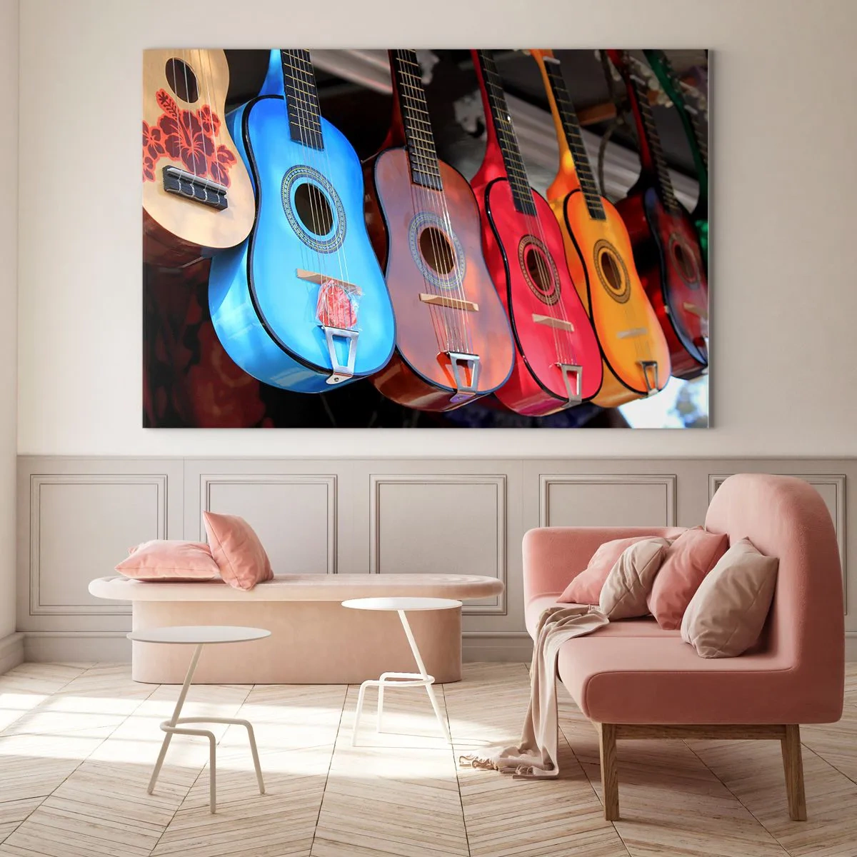 Obraz na szkle - Kolorowe gitary wiszące w rzędzie na wystawie - 70x50cm - Latynoskie klimaty - Nowoczesna dekoracja ścienna do salonu i sypialni ARTTOR