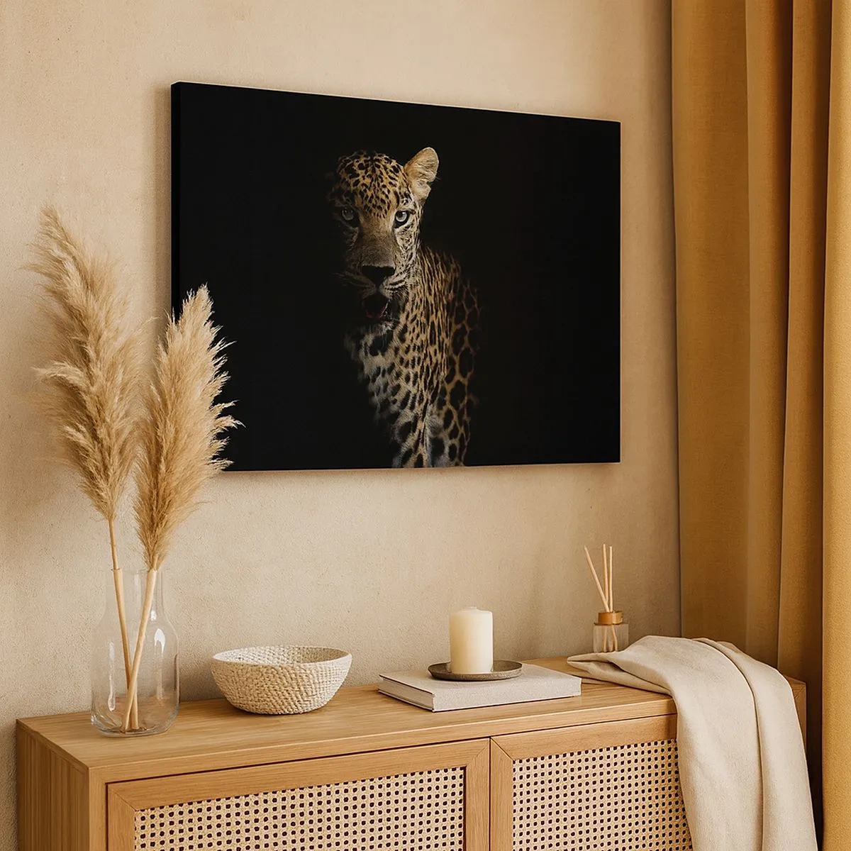 Obraz na płótnie - Leopard na ciemnym tle z intensywnym spojrzeniem - 70x50cm - Mroczne piękno - Nowoczesna dekoracja ścienna do salonu i sypialni ARTTOR