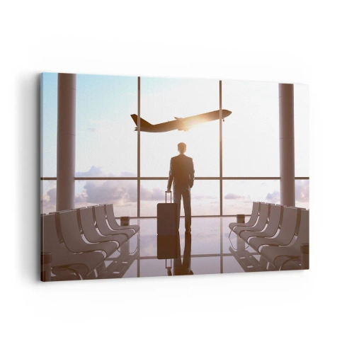 Obraz na płótnie - Biznesmen na lotnisku z samolotem w tle - 100x70cm - Masz czas, zwolnij - Nowoczesna dekoracja ścienna do salonu, kuchni i sypialni ARTTOR