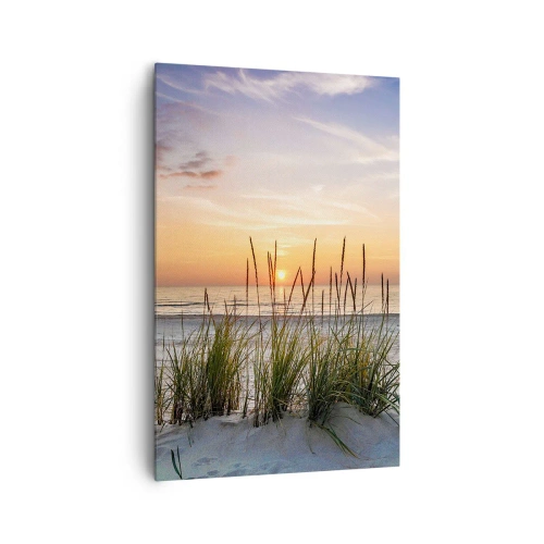 Obraz na płótnie - Piaszczysta plaża o zachodzie słońca z trawami w tle - 80x120cm - Popatrz, pomyśl, poczuj - Nowoczesna dekoracja ścienna do salonu i sypialni ARTTOR