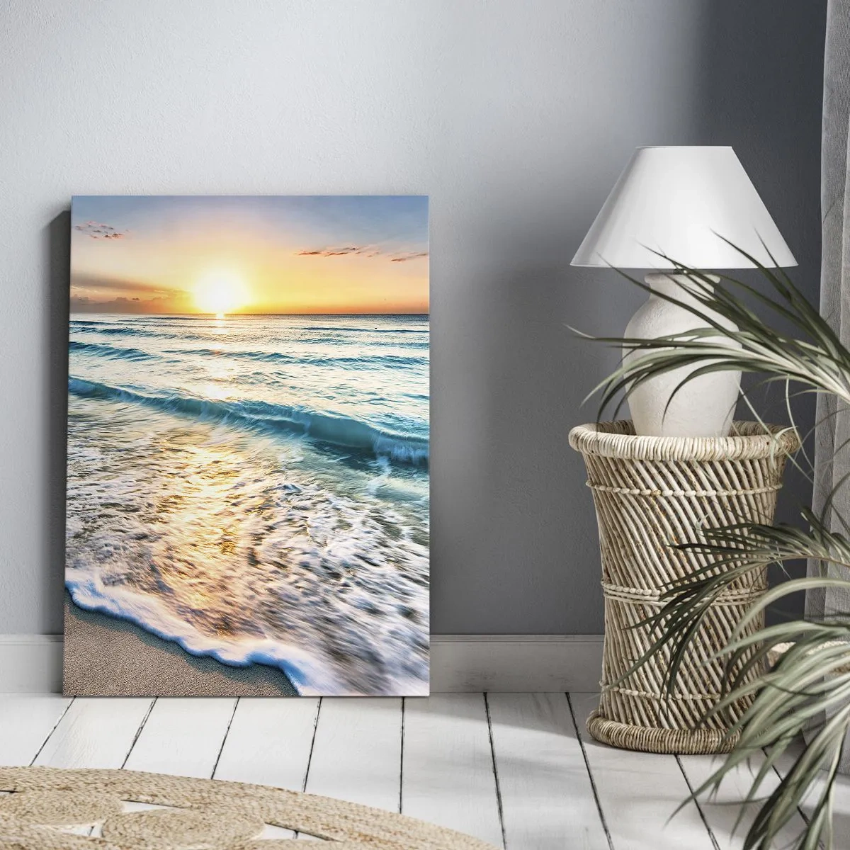 Obraz na płótnie - Wschód słońca nad spokojną plażą z falami - 70x100cm - Widok wart zachodu - Nowoczesna dekoracja ścienna do salonu i sypialni ARTTOR