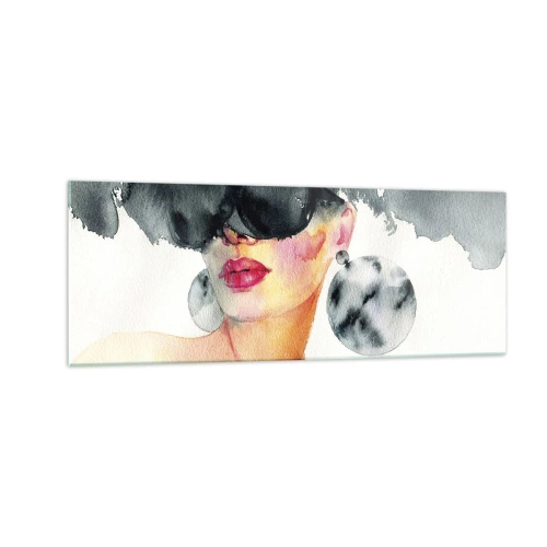 Obraz na szkle - Kobieta w stylowych okularach i dużych kolczykach - 140x50cm - Tajemnica elegancji - Nowoczesna dekoracja ścienna do salonu i sypialni ARTTOR