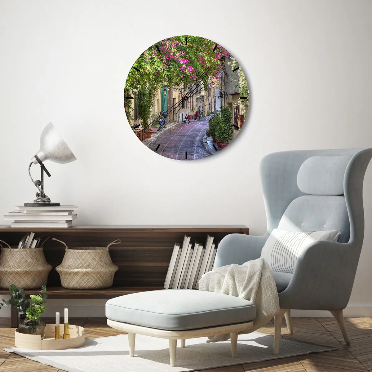 Zegar ścienny - Urokliwa uliczka z kwitnącymi kwiatami w południowym stylu - 30x30cm - Kwitnący zaułek - Nowoczesna dekoracja ścienna do salonu, kuchni i sypialni ARTTOR